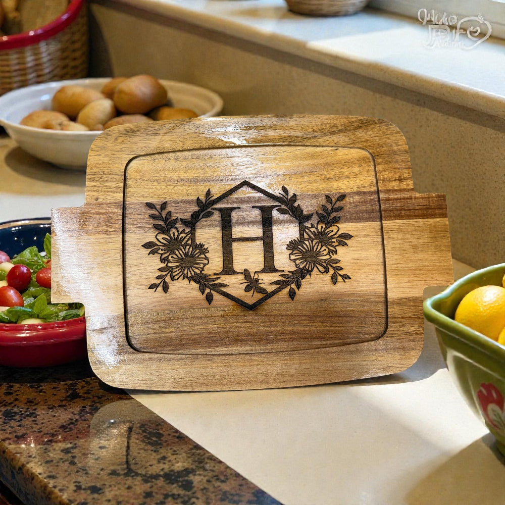 Wooden top personalized casserole dish